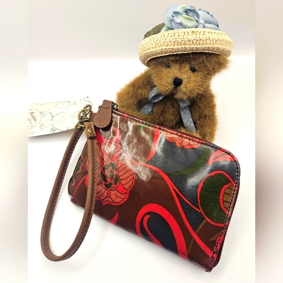 Mariposa Handbags - Mariposa NWT Wristlet Red